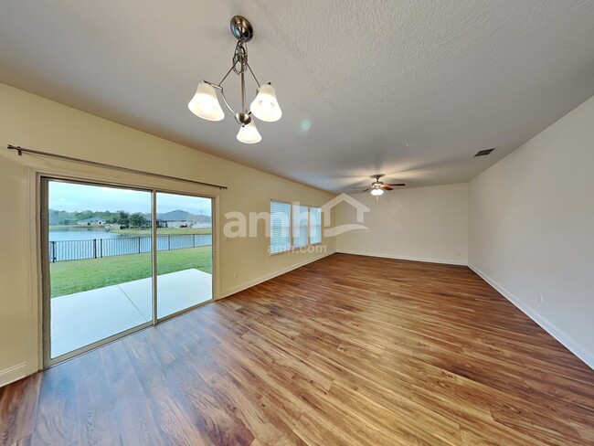 Foto del edificio - 94 Vivian James Drive