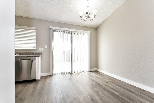 Foto del edificio - 4361 Faberge Ave