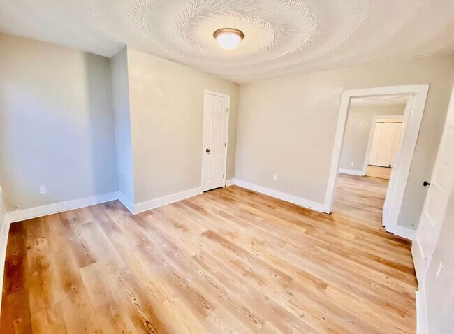 Foto del edificio - 2411 Ludlow St