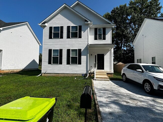 Building Photo - Fully furnished 3 Bedrooms Single Family H...