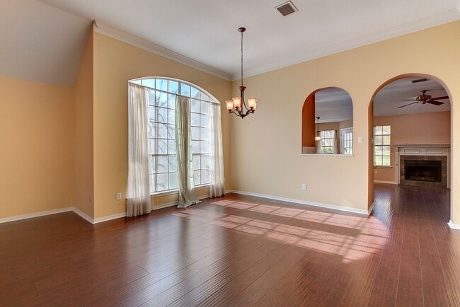 Building Photo - Elegant Pflugerville Home with Comfortable Living Spaces