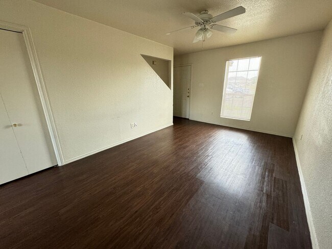 Foto del edificio - 1706 Tanner Cir