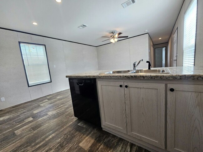 Foto del edificio - 1023 Myakka Dr