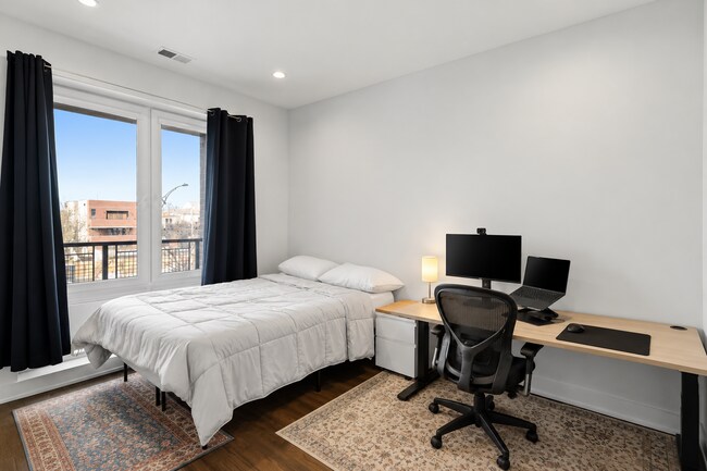 Foto del edificio - 2217 W Madison St