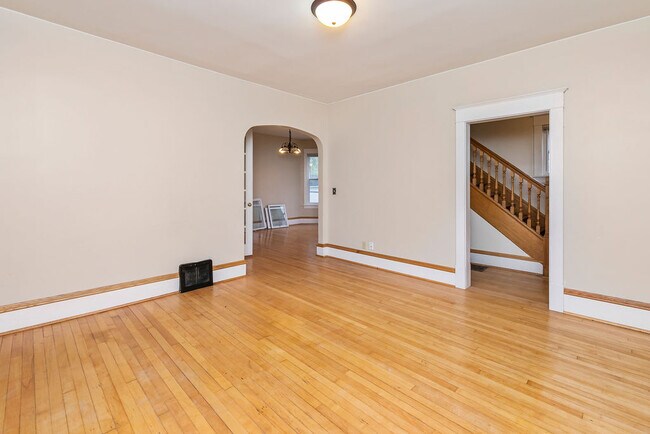 Building Photo - 1205 4th Ave S