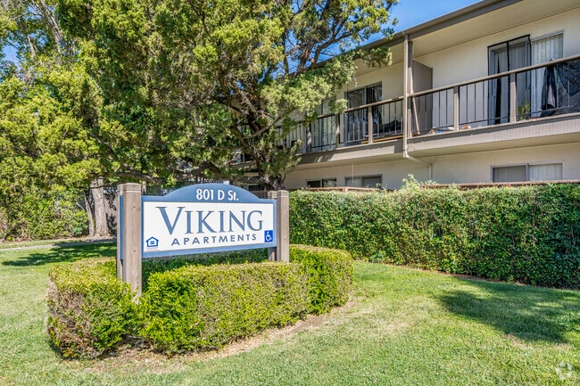 Building Photo - Viking Apartments