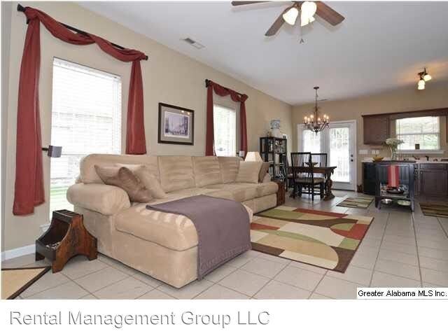 Building Photo - 3 br, 2 bath House - 1125 Castlemaine Drive