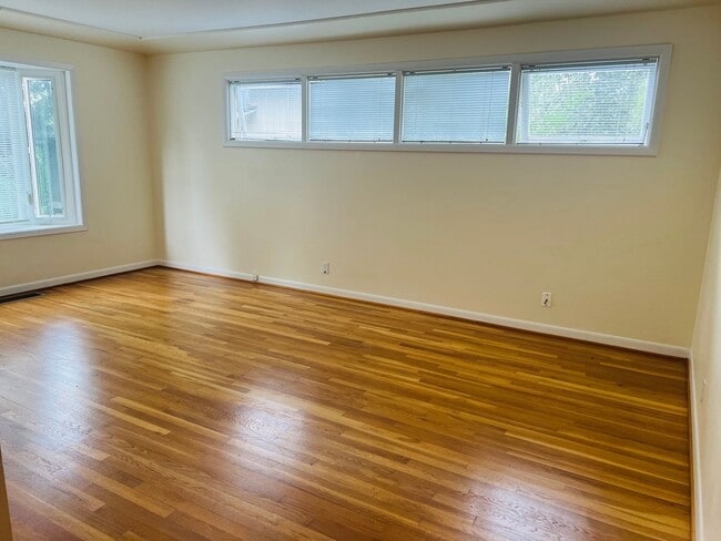 Building Photo - Great One Bedroom Unit Located In Multnoma...