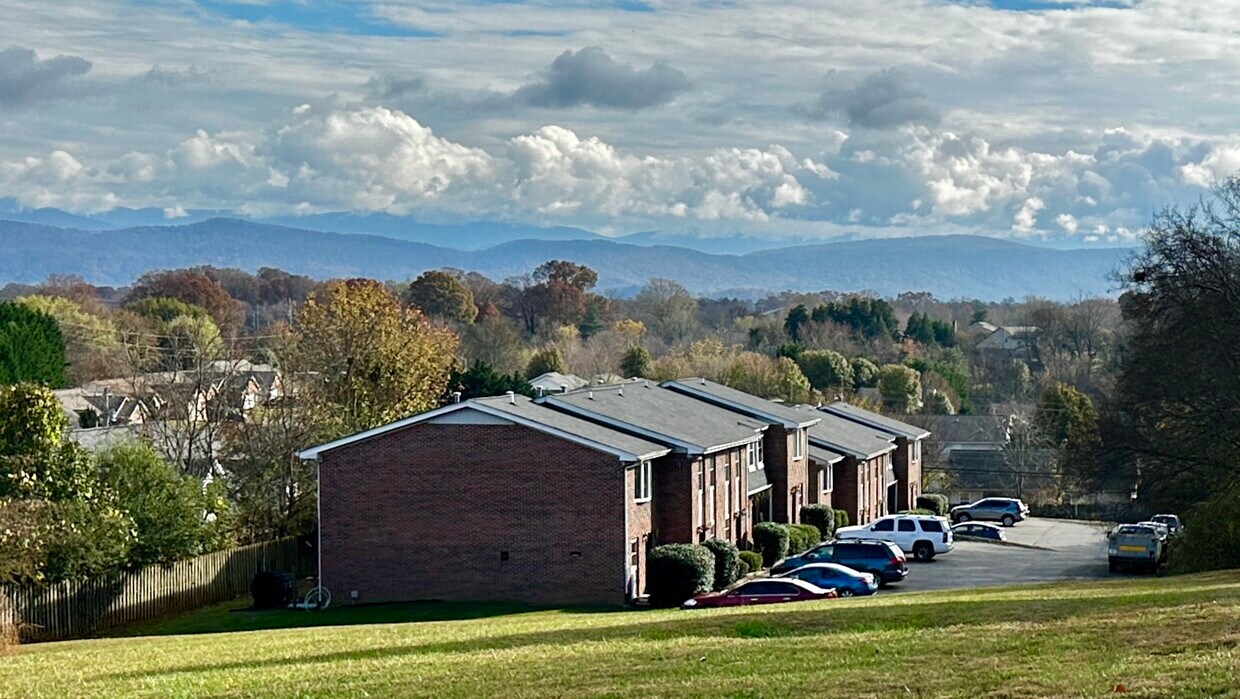 Foto principal - 102-124-124 Asbury Way