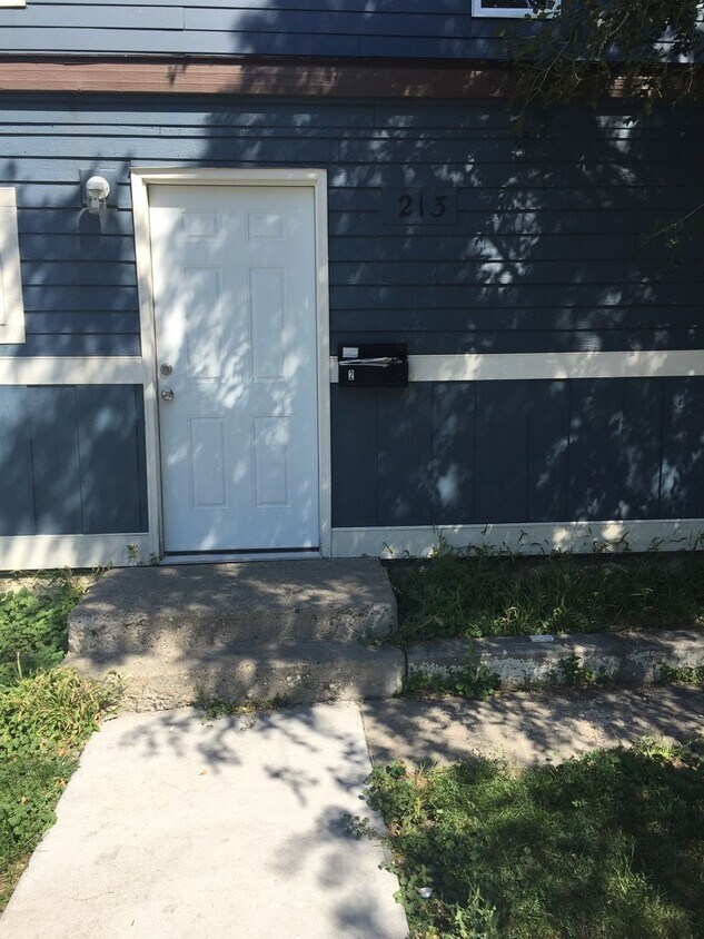 Primary Photo - 213 S 28th