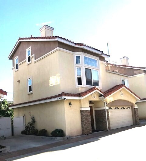 Building Photo - 15908 Halldale Ave