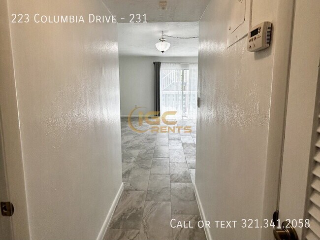 Foto del edificio - 223 Columbia Dr