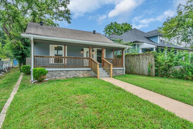 Foto del edificio - Remodeled house in great location in East Nashville
