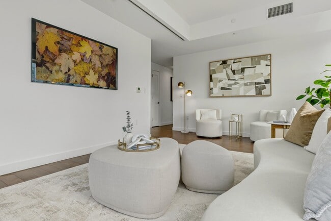 Building Photo - 800 AVENUE AT Port