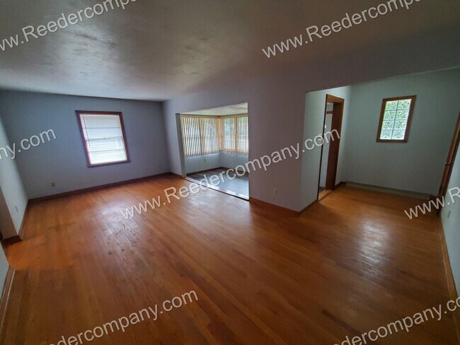 Building Photo - 3 Bedroom Ranch Home