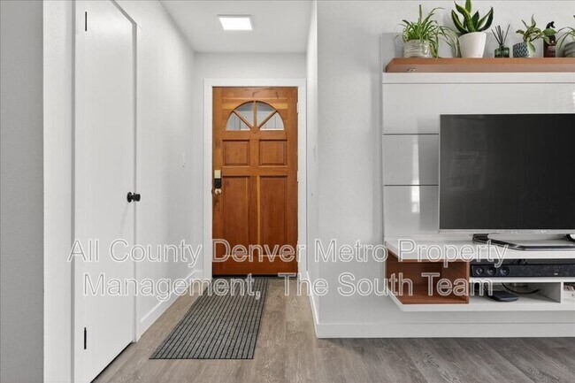 Building Photo - 7250 S Gaylord St