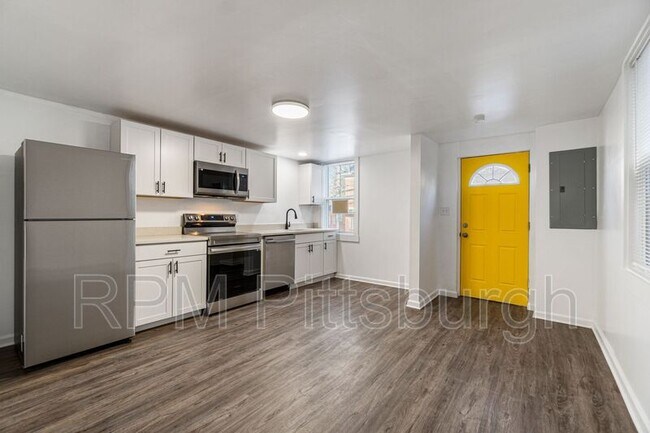 Foto del edificio - 3316 Brighton Rd