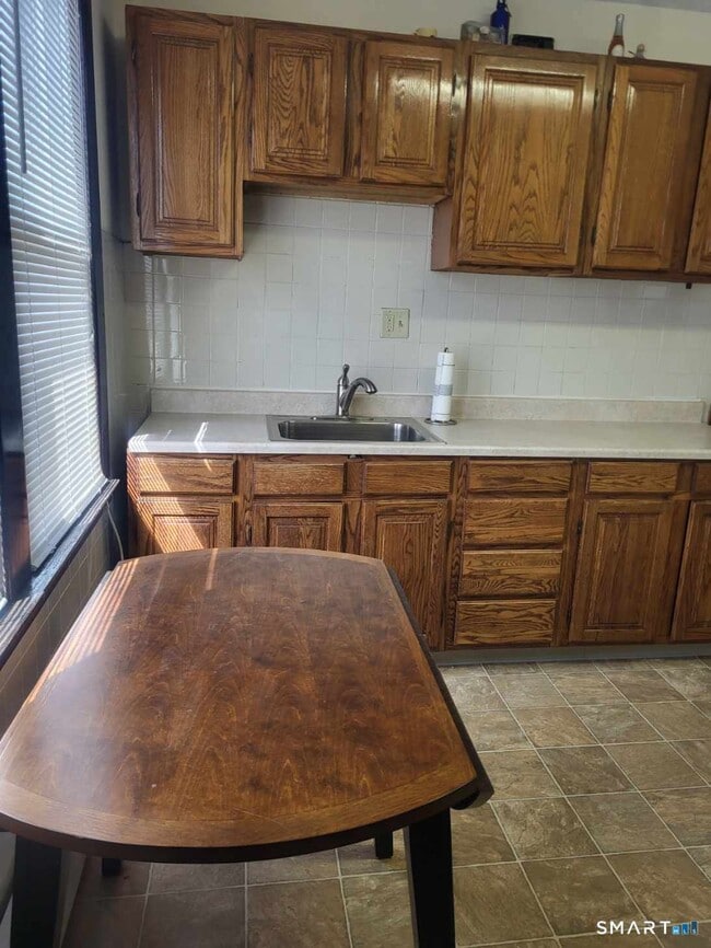 Building Photo - 165 Center St