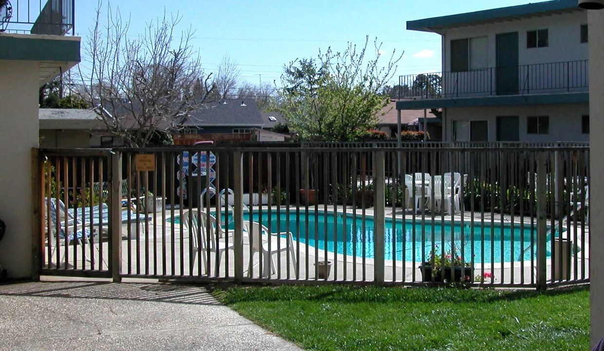 Primary Photo - The Huntington Apartments