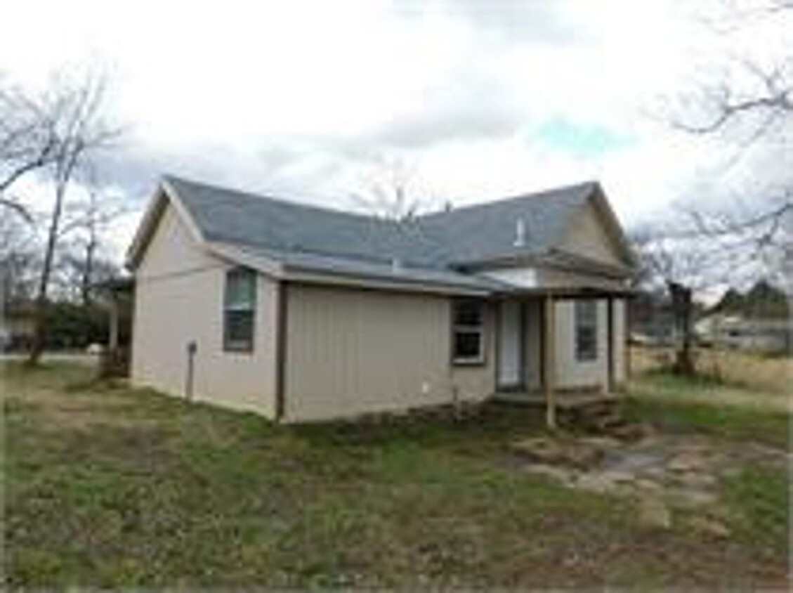 Building Photo - 3 Bed, 1 Bath House in Hackett