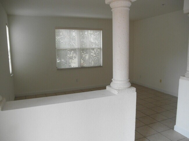 Foto del edificio - 2147 Shoma Dr