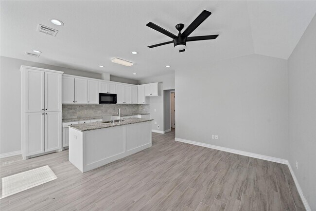 Building Photo - 3425 Mt Pleasant St