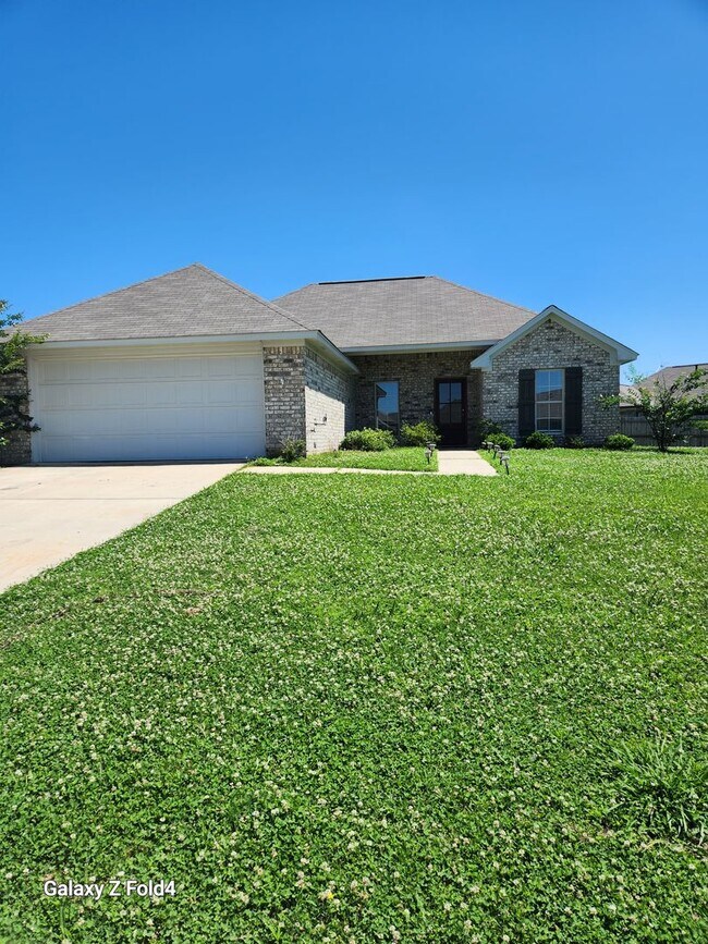 Building Photo - 3 Bed/2 Bath Home in Greenfield Station!! ...
