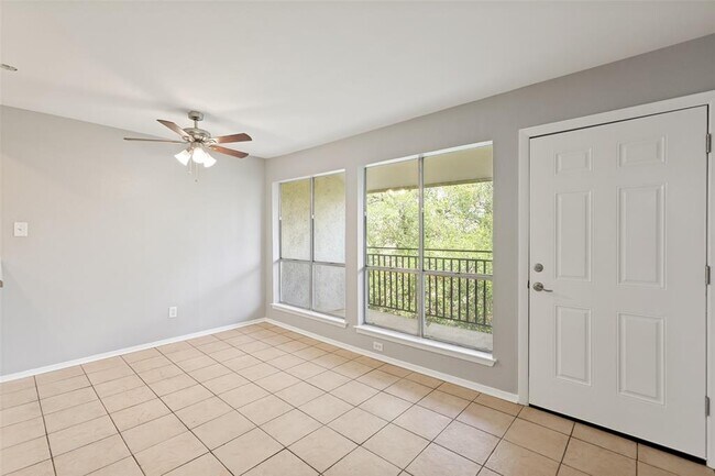Foto del edificio - 6910 Hart Ln