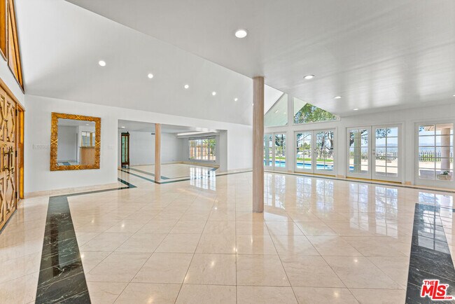 Foto del edificio - 4159 Regal Oak Dr