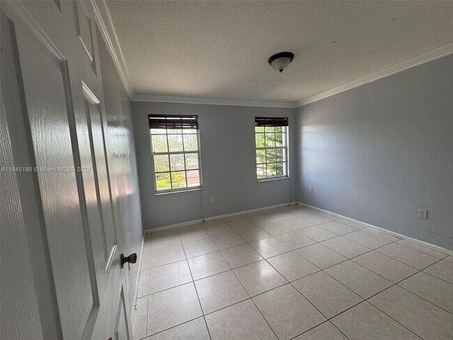 Building Photo - 16439 SW 28th Ct