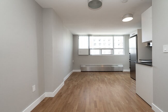 Building Photo - 730 St Clarens Ave