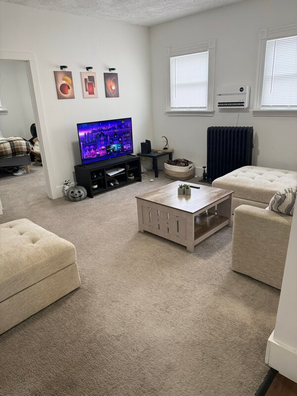 Foto del edificio - 232 Pequoig Ave