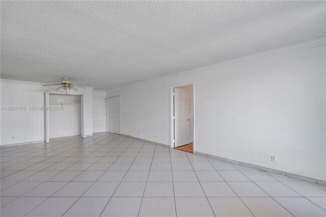 Foto del edificio - 6770 Indian Creek Dr