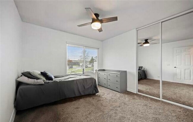 Foto del edificio - 404 E Riverboat Way