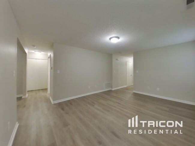 Foto del edificio - 2347 Middle View Dr
