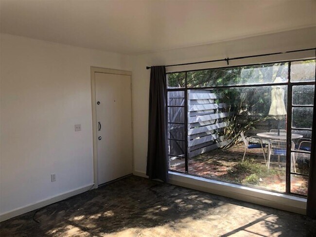 Building Photo - 2504 Algerian Way