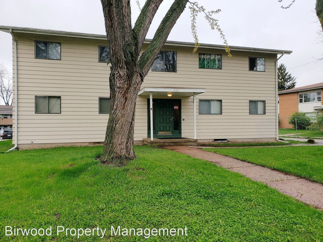 Primary Photo - 2105 Lake Point Dr