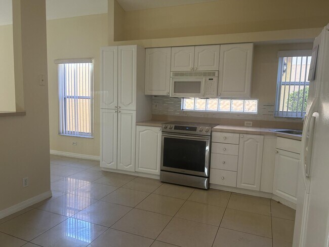 Foto del edificio - 8008 Via Hacienda