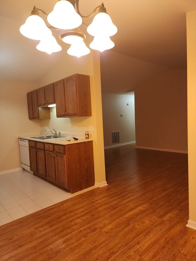 Building Photo - 1171 N Red Oak Cir