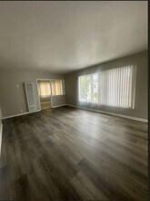 Building Photo - 102-106 W Hill St