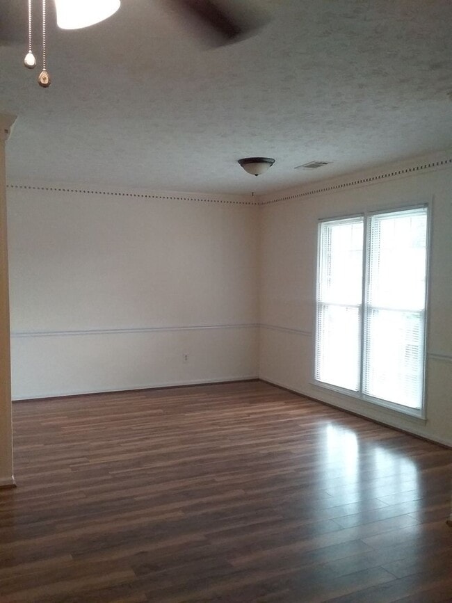Building Photo - 7549 Crescent Dr