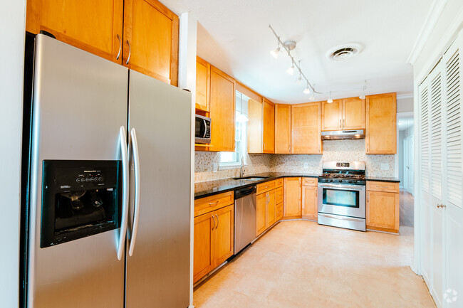 Building Photo - 3300 Medina Avenue