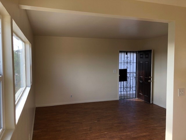 Foto del edificio - 1513 W Manchester Ave