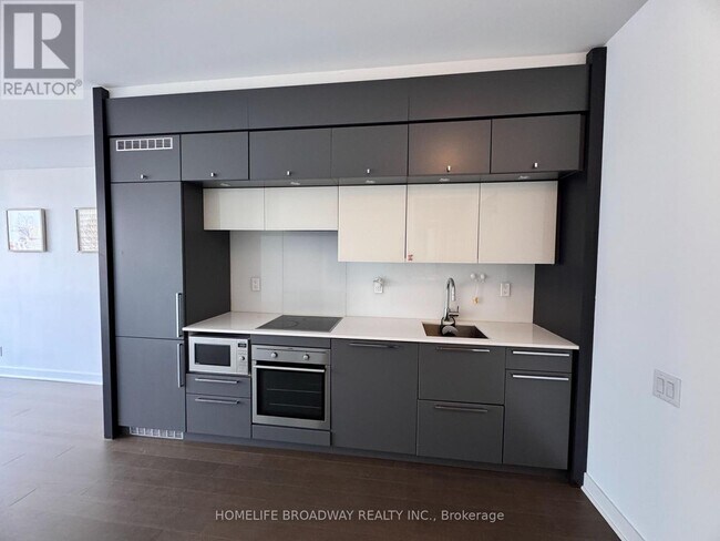 Building Photo - 15 Grenville St