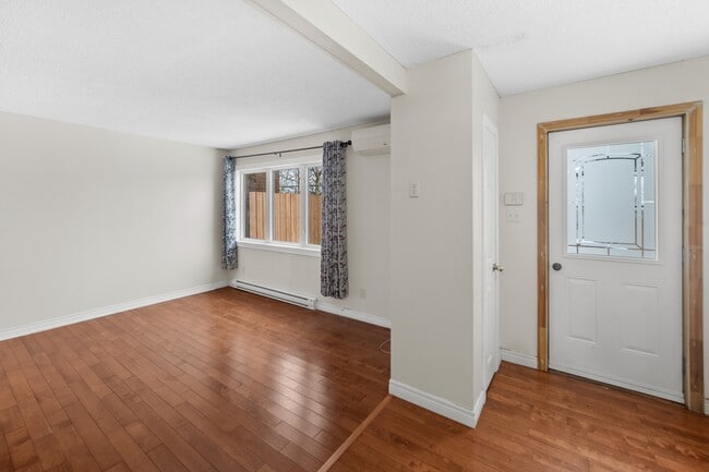 Building Photo - 103 Doyle St