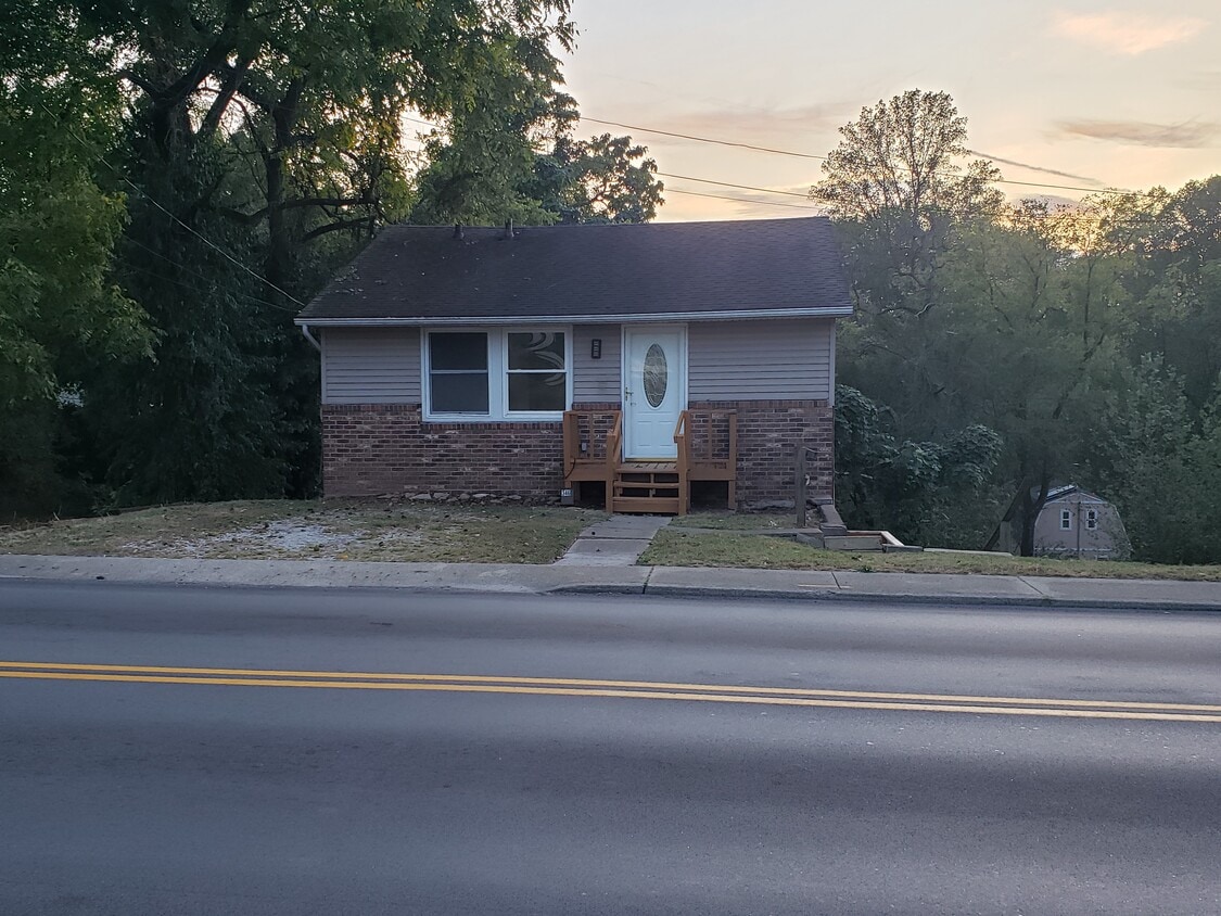 Building Photo - 346 Blackburn Ave