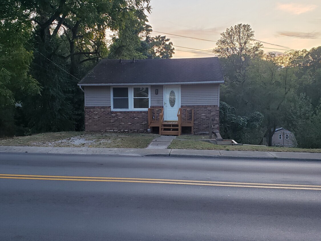 Foto del edificio - 346 Blackburn Ave