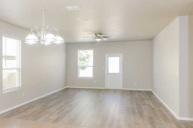 Foto del edificio - 7811 Paraiso Crest