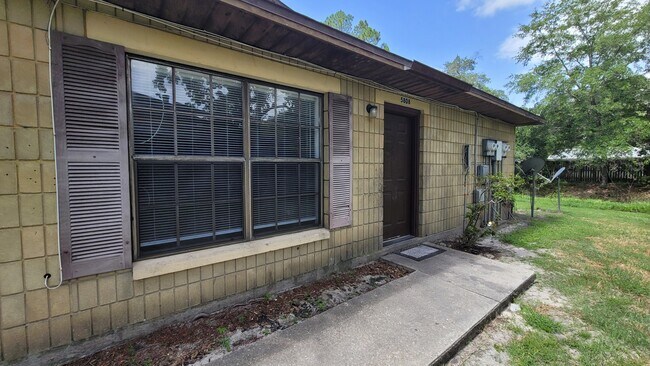 Foto del edificio - 5808 NW 25th Terrace