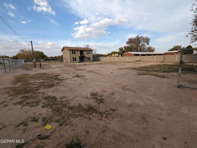 Building Photo - 1219 4 Wheel Dr